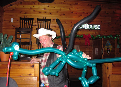 Balloon Animal Fun at Texas Roadhouse with Mark Clark Aardvark Entertainment